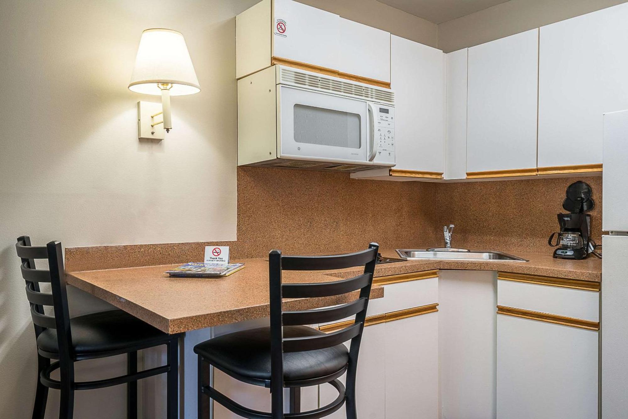 Suburban Studios Of Уилмингтон Экстерьер фото